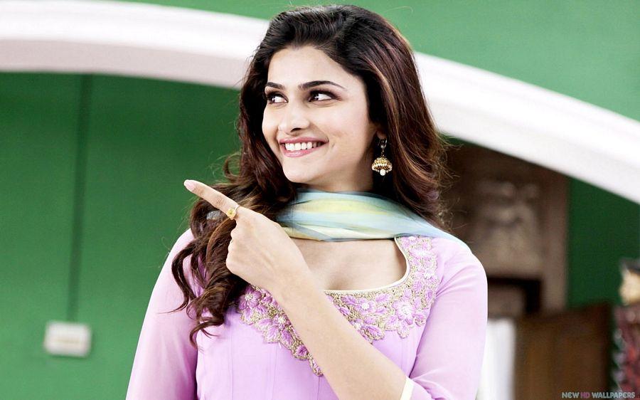 Prachi Desai Hot Images & Unseen Bikini Pictures