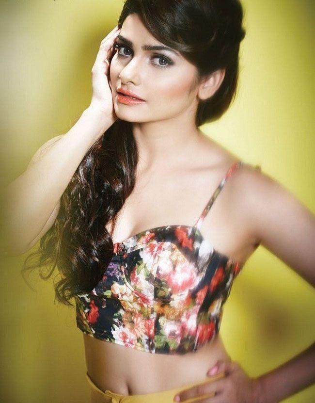 Prachi Desai Hot Images & Unseen Bikini Pictures