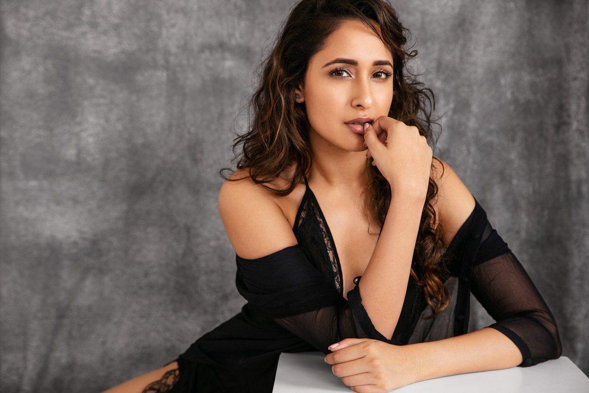 Pragya Jaiswal Latest Hot 2018 Photoshoot Stills