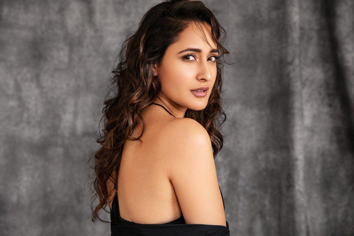 Pragya Jaiswal Latest Hot 2018 Photoshoot Stills
