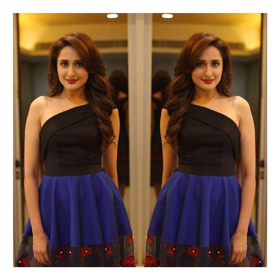 Pragya Jaiswal Sexy Photos