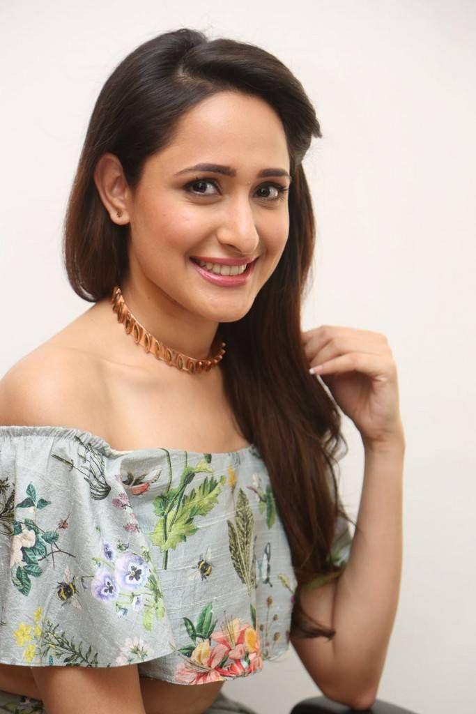 Pragya Jaiswal Stills At Gunturodu Interview