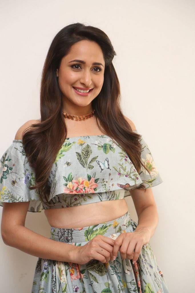Pragya Jaiswal Stills At Gunturodu Interview