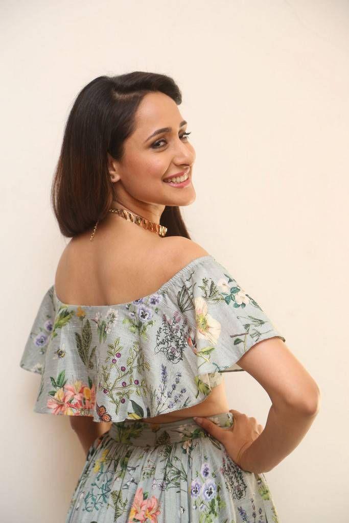 Pragya Jaiswal Stills At Gunturodu Interview