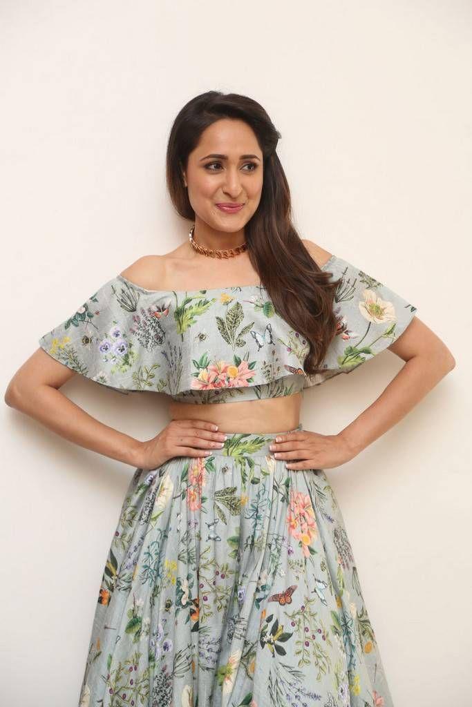 Pragya Jaiswal Stills At Gunturodu Interview
