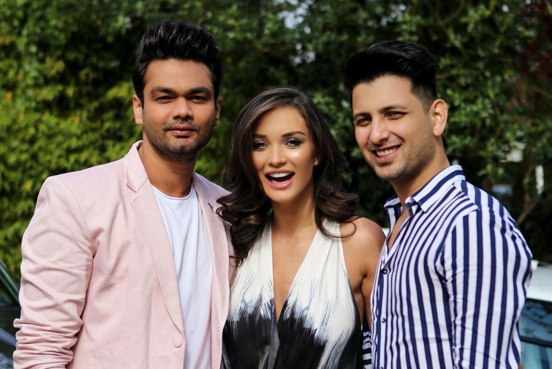 Pregnant Amy Jackson gets Engaged with her Boyfriend