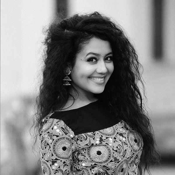 Pretty Cute Smiling Pics & Images Of Neha Kakkar