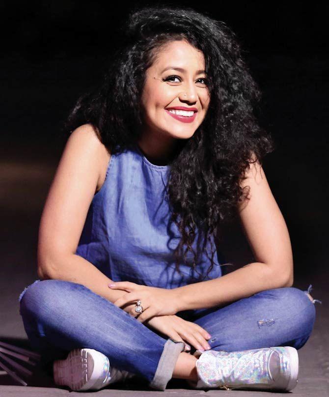 Pretty Cute Smiling Pics & Images Of Neha Kakkar