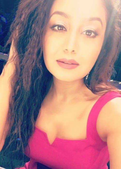 Pretty Cute Smiling Pics & Images Of Neha Kakkar