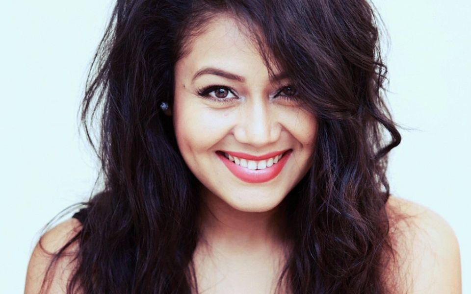 Pretty Cute Smiling Pics & Images Of Neha Kakkar