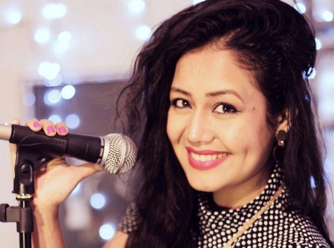 Pretty Cute Smiling Pics & Images Of Neha Kakkar