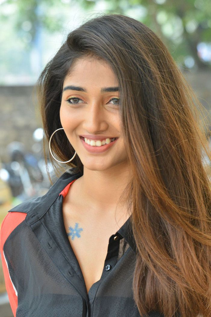 Priya New Wallpapers & Photos