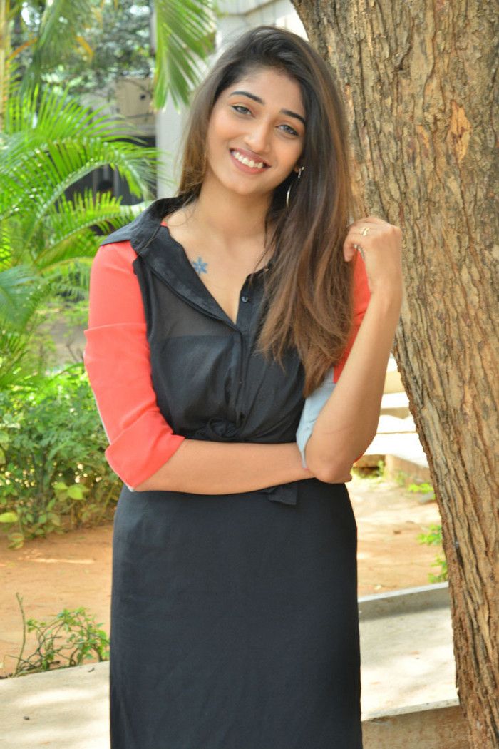Priya New Wallpapers & Photos