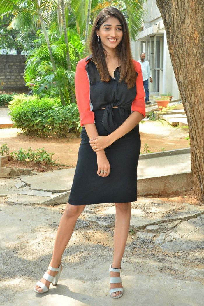 Priya New Wallpapers & Photos