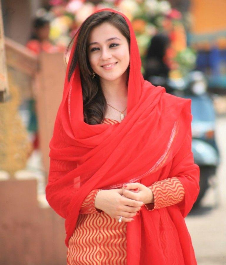 Priyal Gor Sweet HD Wallpapers & Images
