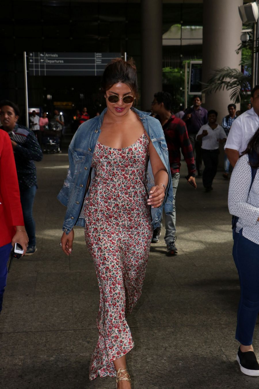 Priyanka Chopra Spotted at Airport Photos