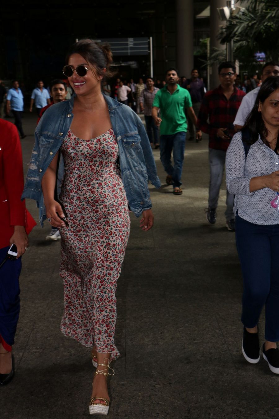 Priyanka Chopra Spotted at Airport Photos