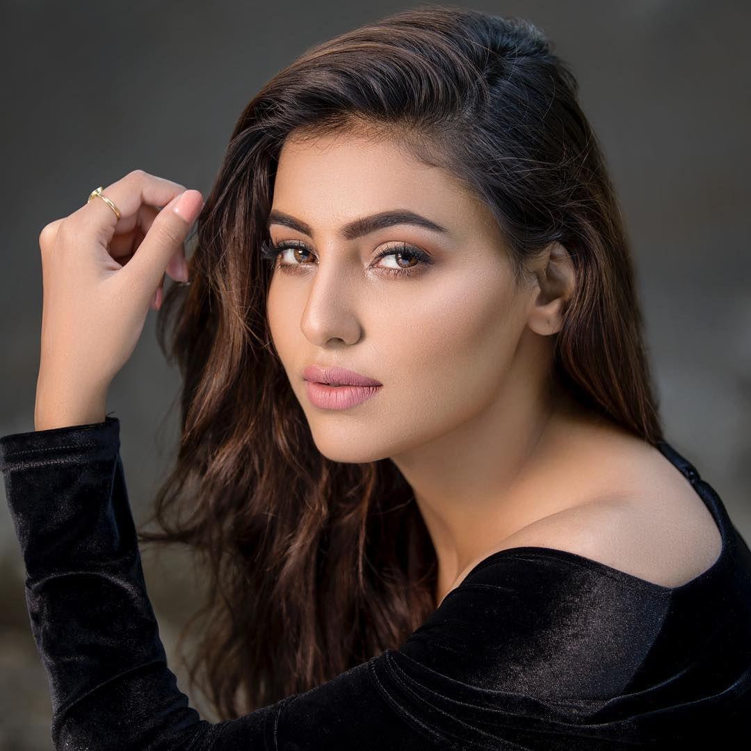 Punjabi Model Ginni Kapoor Images Beautiful Pics & Hot Pictures Gallery