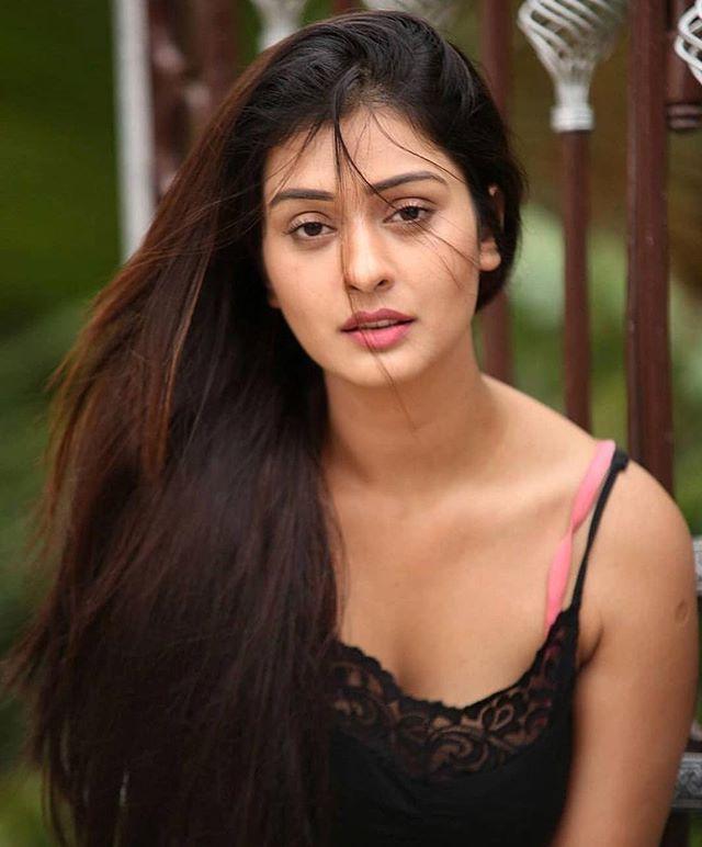 RX100 fame gorgeous Actress Payal Rajput Latest Stills