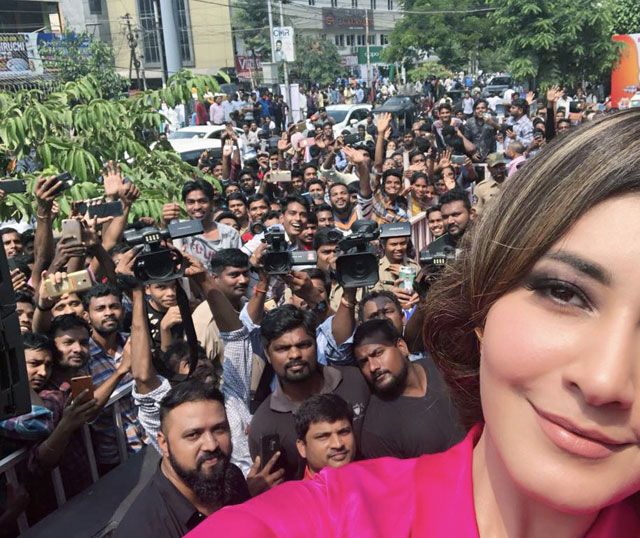Raashi Khanna At BigC Store Launch Photos
