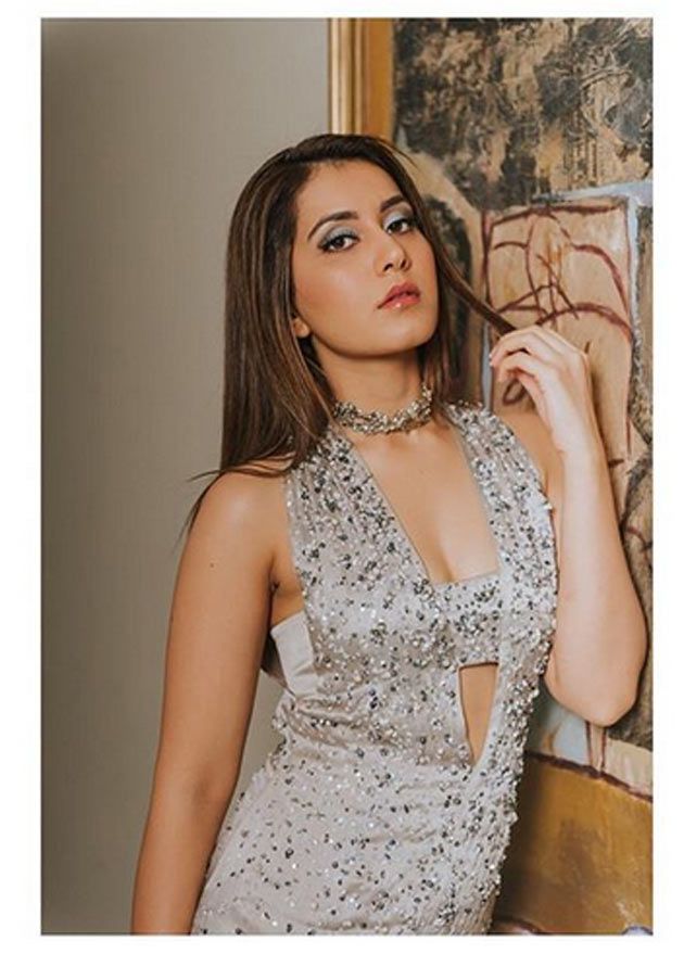 Raashi Khanna Instagram Latest Images