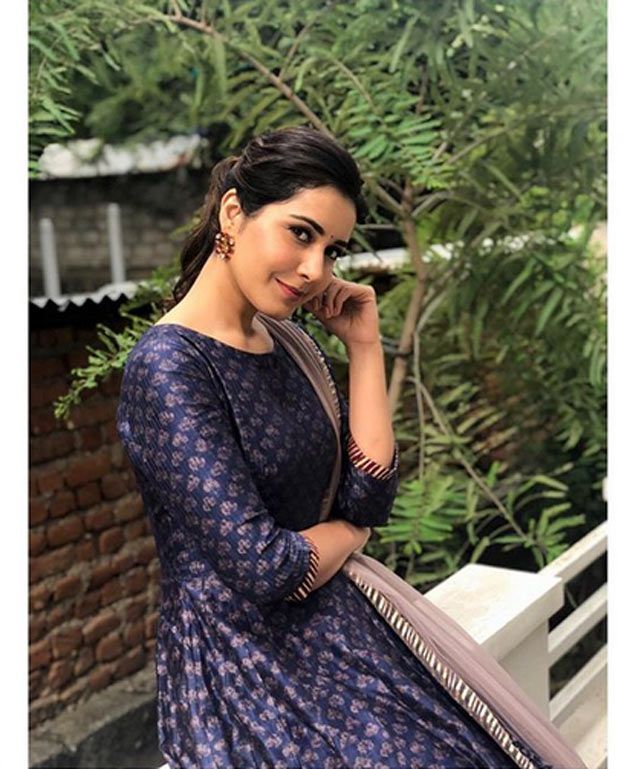 Raashi Khanna Instagram Latest Images