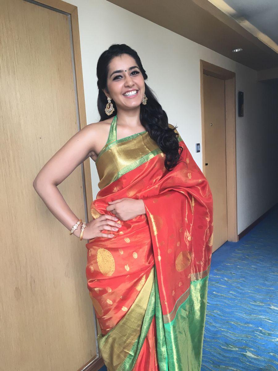 Raashi Khanna Latest Saree Photos