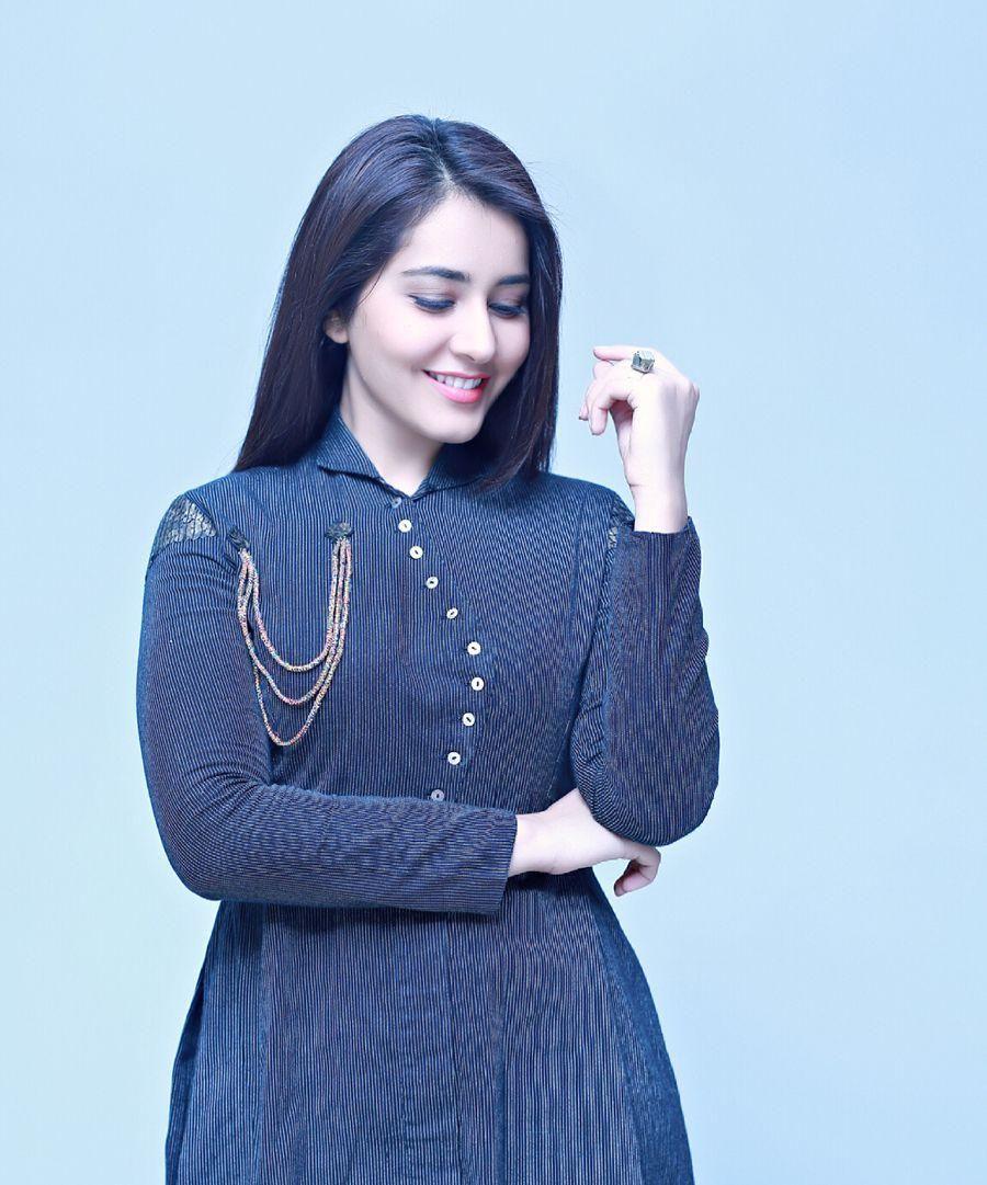 Raashi Khanna New Cute Photos