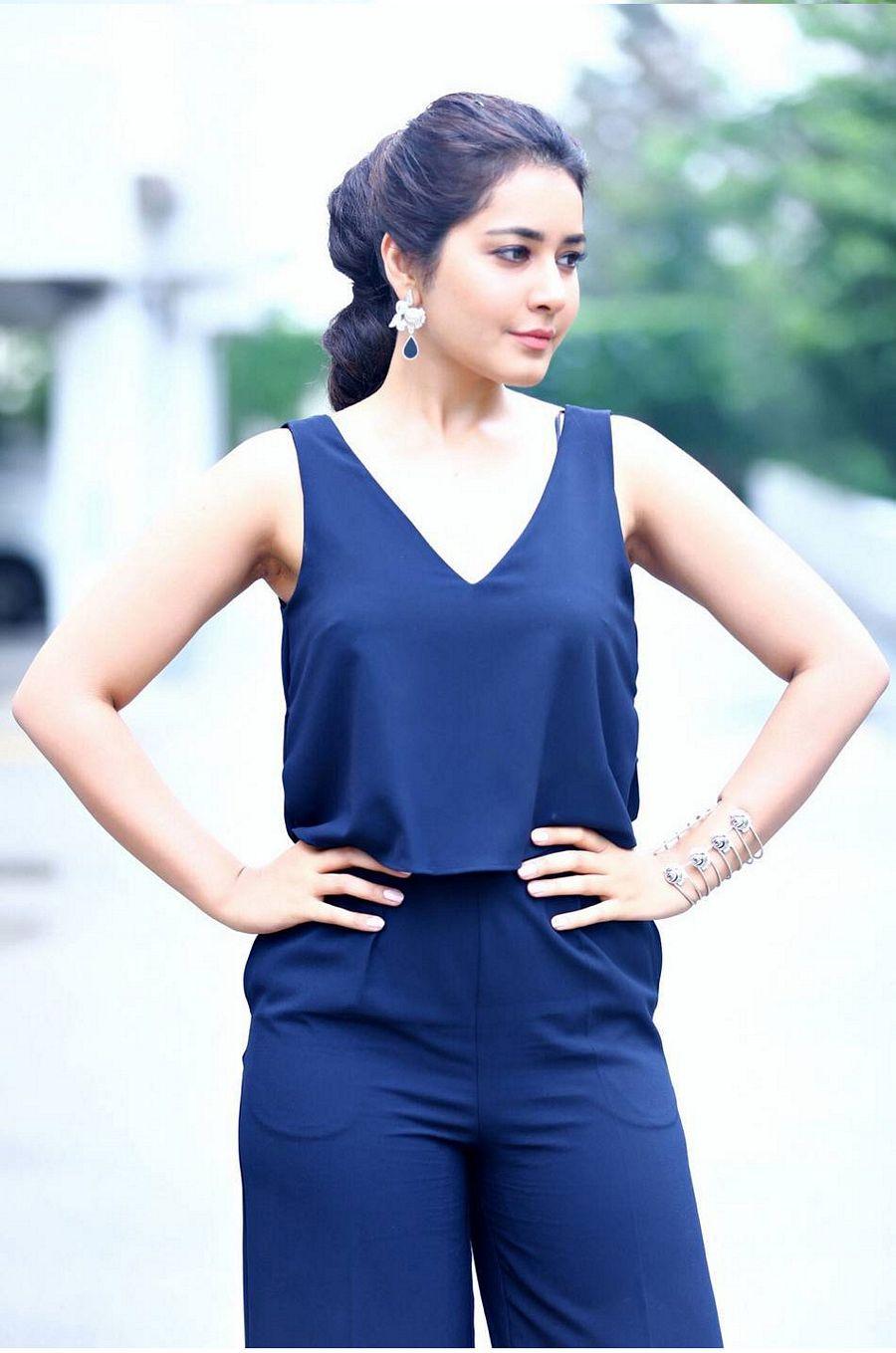 Raashi Khanna New Cute Photos