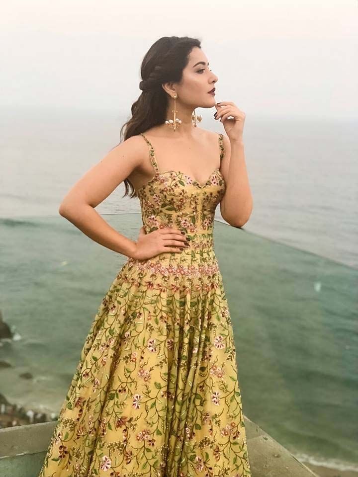 Raashi Khanna New Photo Shoot