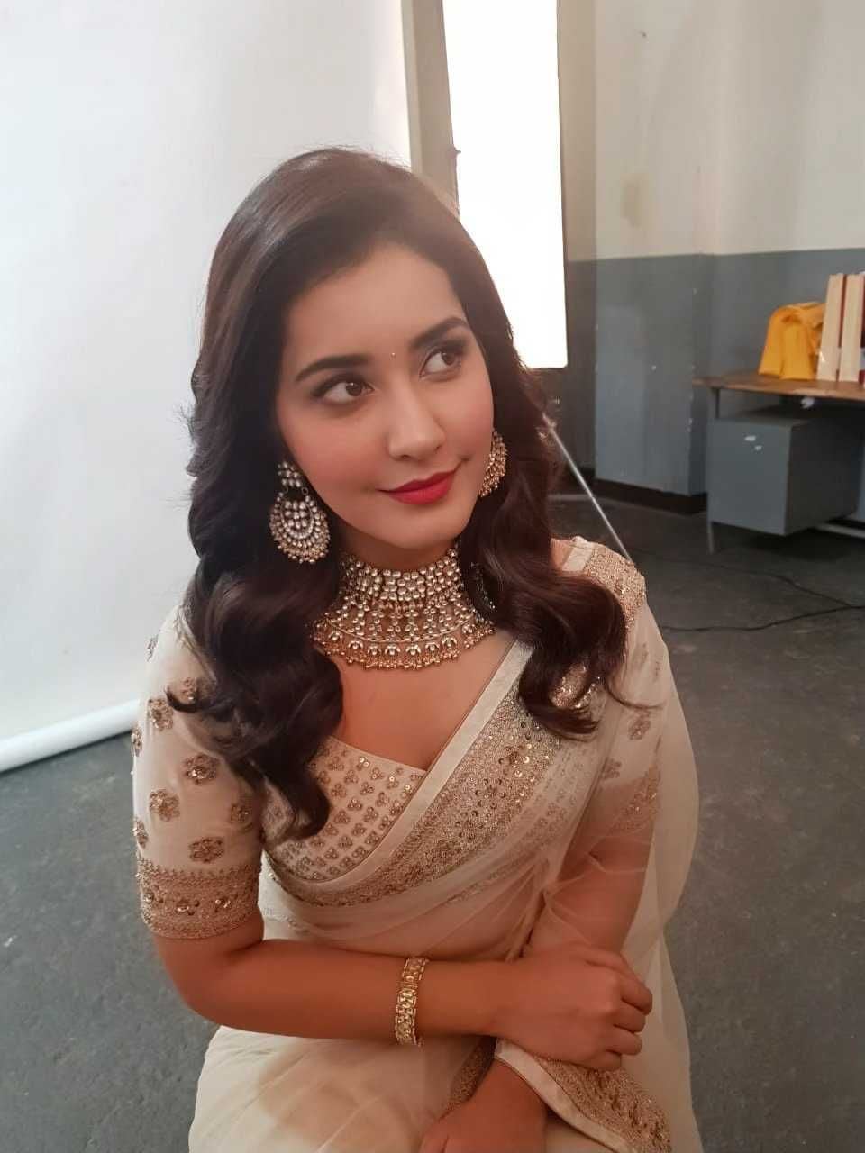 Raashi Khanna New Photo Shoot