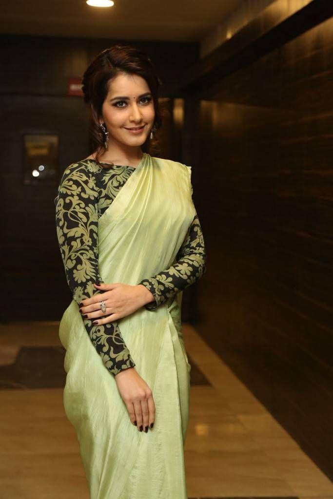 Raashi Khanna Stills At Touch Chesi Choodu Pre Release Event