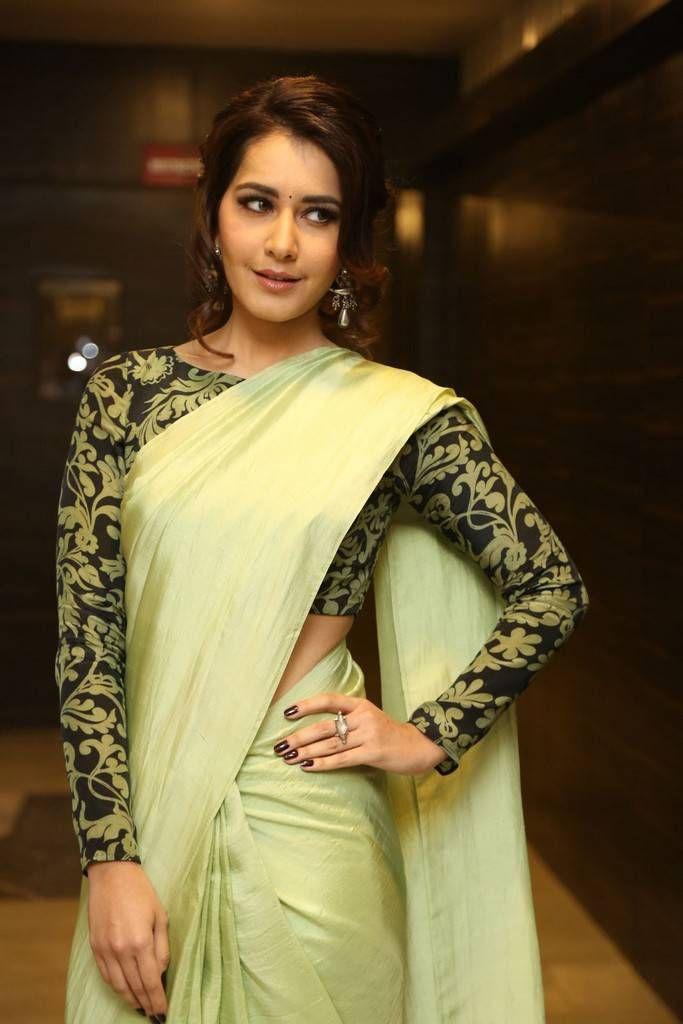 Raashi Khanna Stills At Touch Chesi Choodu Pre Release Event