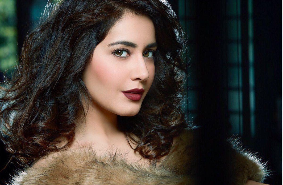 Raashi Khanna Stunning Hot Photoshoot Stills