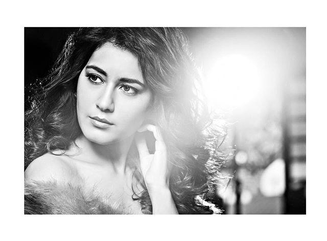 Raashi Khanna Stunning Hot Photoshoot Stills