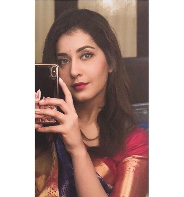 Raashi Khanna Stunning Hot Photoshoot Stills