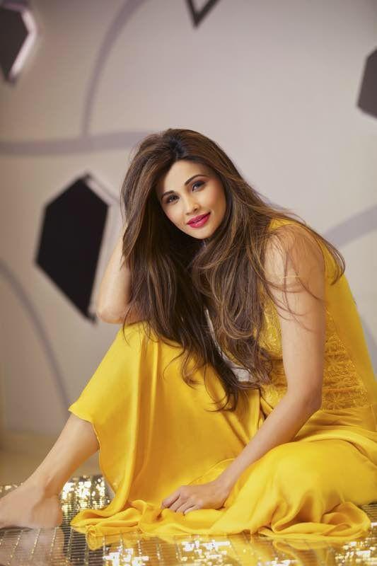 Race 3 actor Daisy Shah Latest Photoshoot Stills