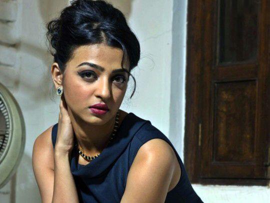 Radhika Apte Rare & Unseened Photos Gallery