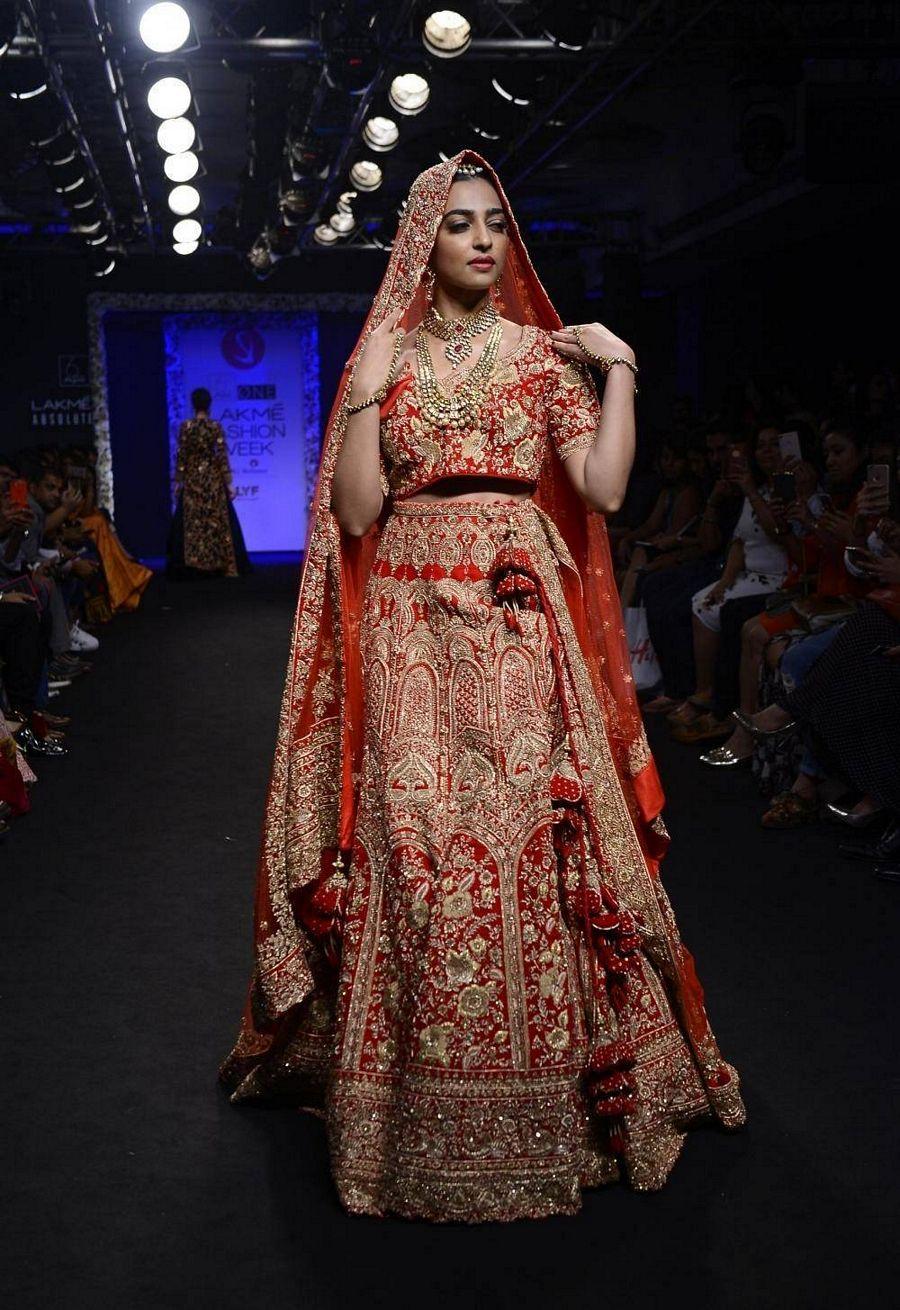 Radhika Apte Walks The Ramp At Lakme Fashion Week 2016