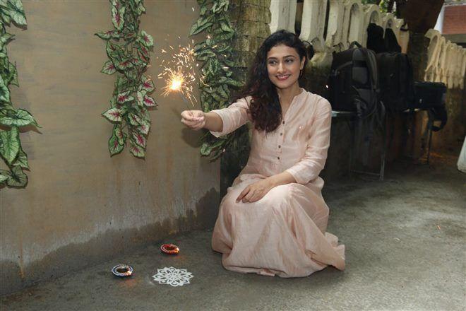 Ragini Khanna Celebrates Diwali 2017 Photos