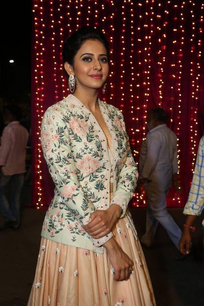 Rakul Preet Singh Stills At Zee Telugu Apsara Awards 2017