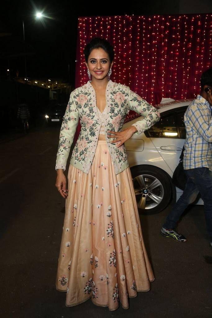 Rakul Preet Singh Stills At Zee Telugu Apsara Awards 2017