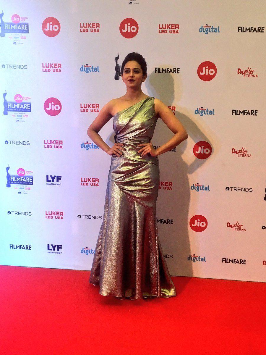 Rakul Preet singh Stills at the Jio Filmfare Awards South 2017