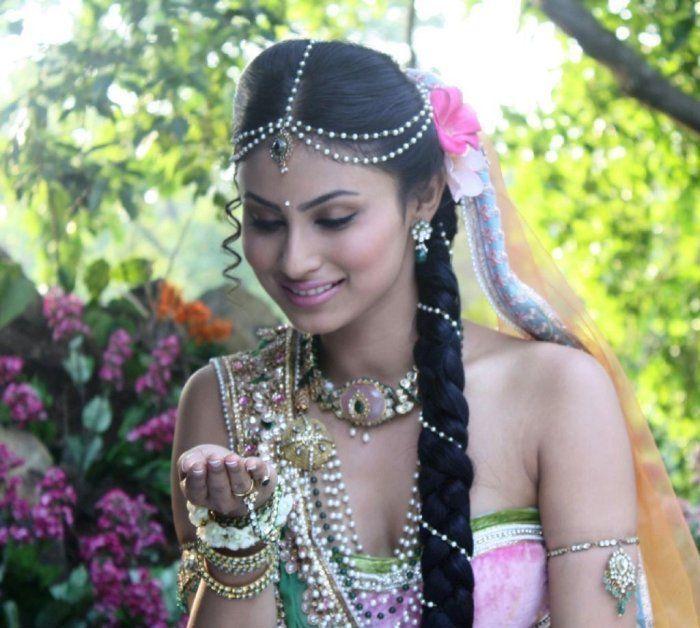 Rare & UNSEEN Private Photos of TV Actress Mouni Roy