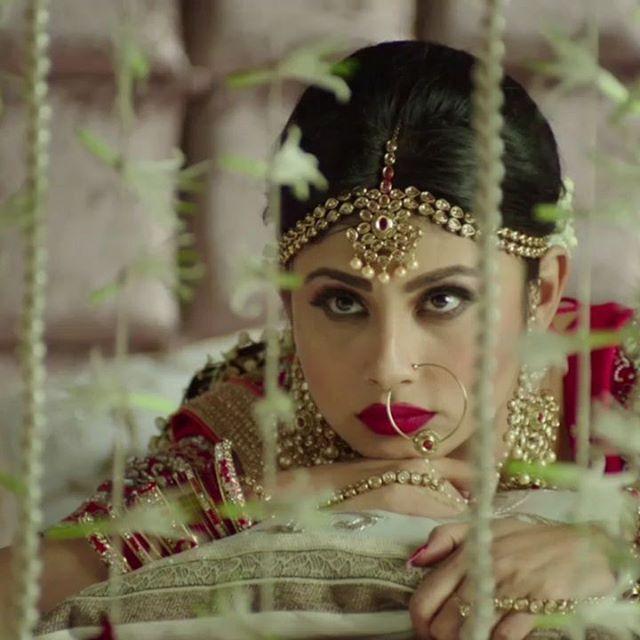 Rare & UNSEEN Private Photos of TV Actress Mouni Roy