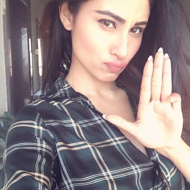 Rare & UNSEEN Private Photos of TV Actress Mouni Roy