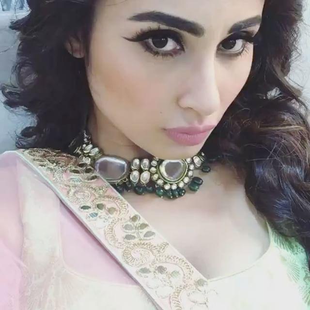 Rare & UNSEEN Private Photos of TV Actress Mouni Roy