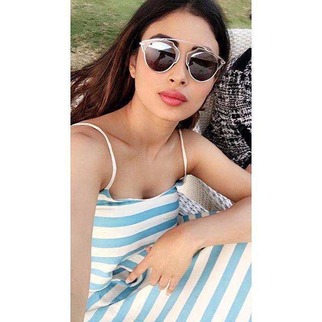 Rare & UNSEEN Private Photos of TV Actress Mouni Roy