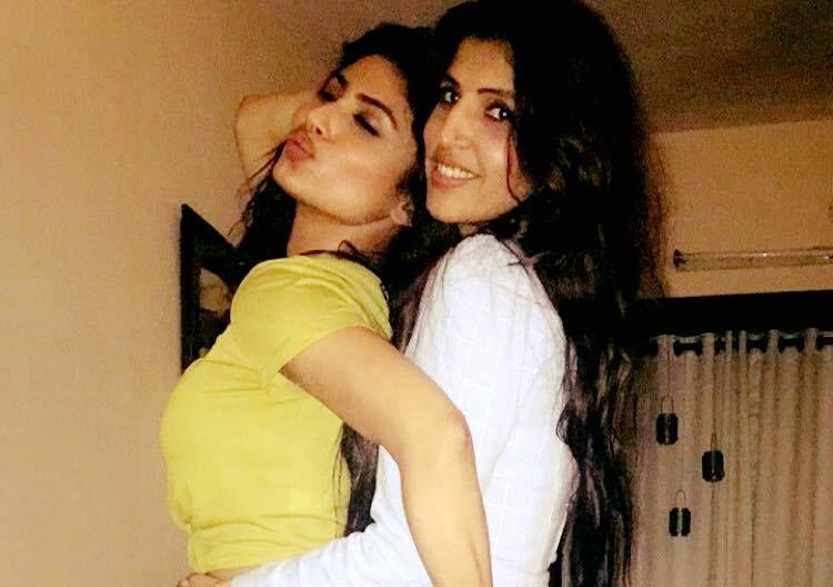 Rare & UNSEEN Private Photos of TV Actress Mouni Roy