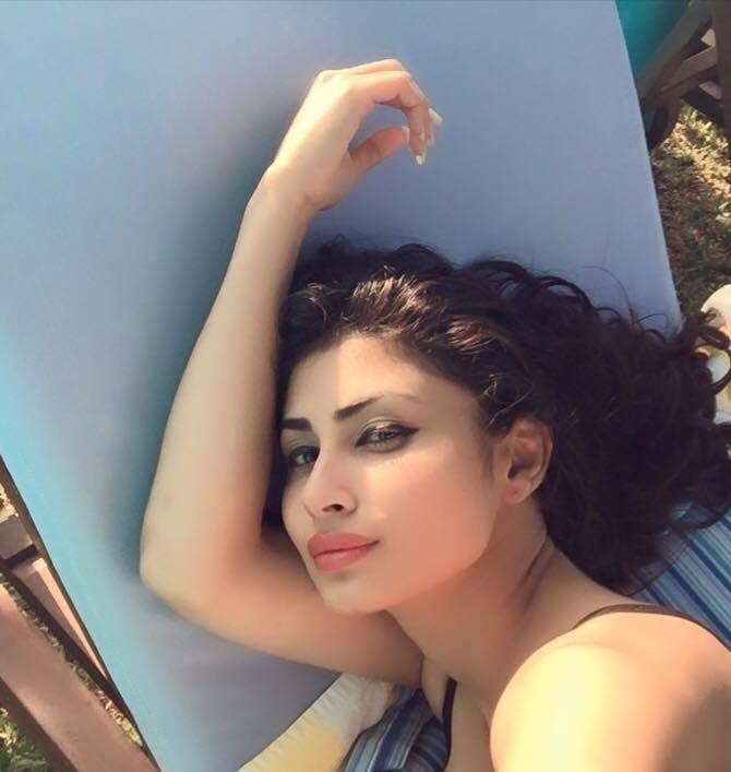 Rare & UNSEEN Private Photos of TV Actress Mouni Roy